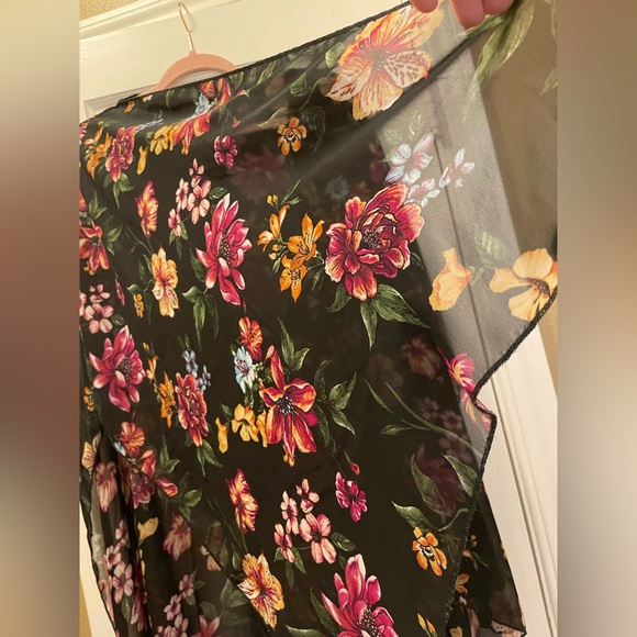 RUE + Vibrant Floral Flowy Sheer Shawl / OS fits most / EUC / 🌼🖤🌺 - Picture 5 of 7